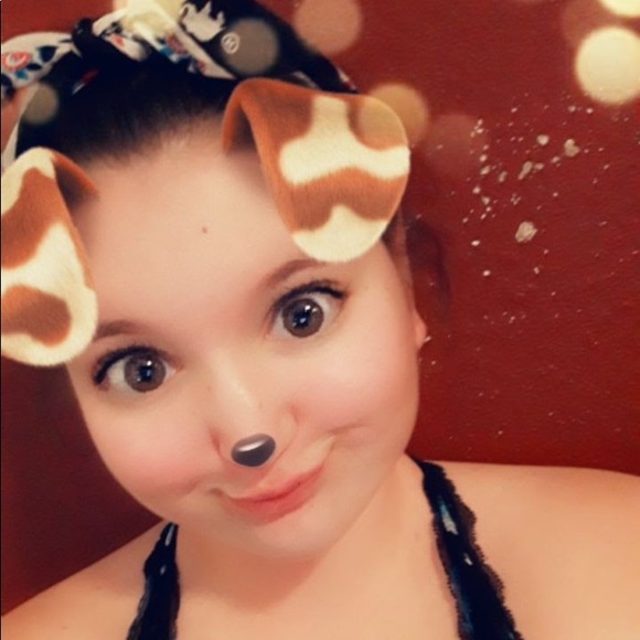 Meet your Posher, Abigail - Picture 1 of 1